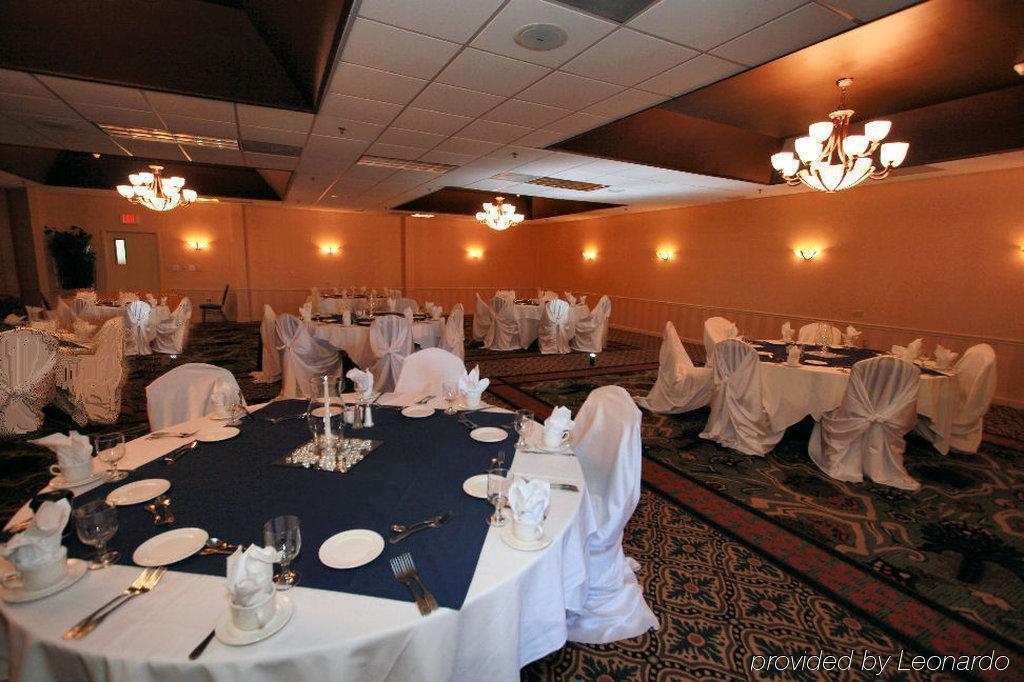 Clarion Hotel & Conference Center Leesburg Restaurant photo