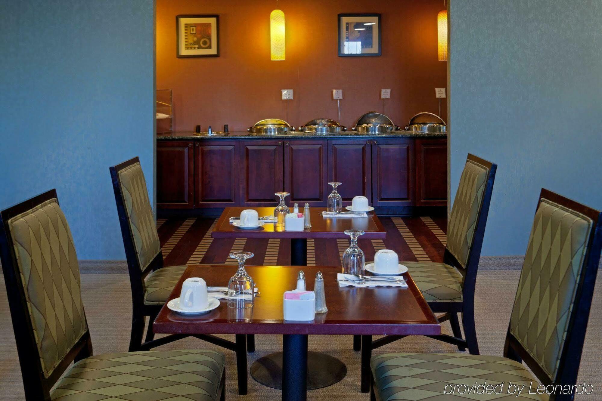 Clarion Hotel & Conference Center Leesburg Restaurant photo